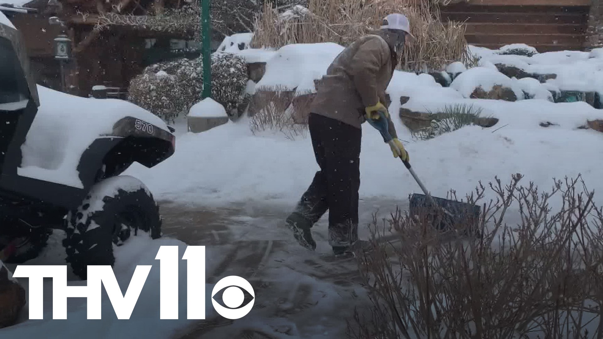 The snow continued to fall for most of the early day for most of Arkansas, but that didn't stop some businesses or customers to get some last minute items.