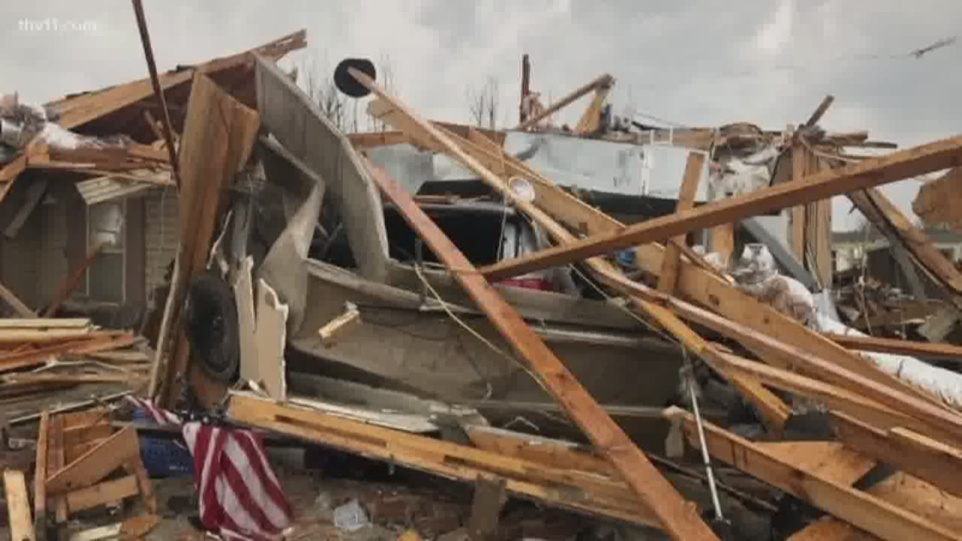 Man saves family trapped in tornado debris | thv11.com