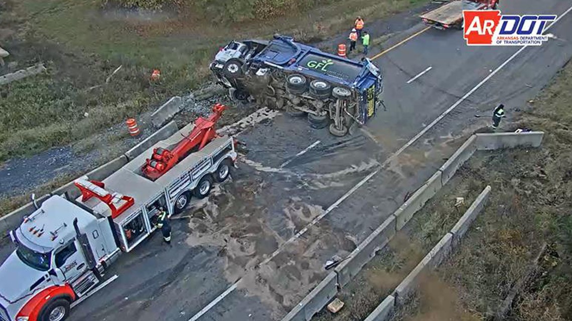Arkansas interstate closes lanes due to crash, diesel fuel leak - Vimarsana News