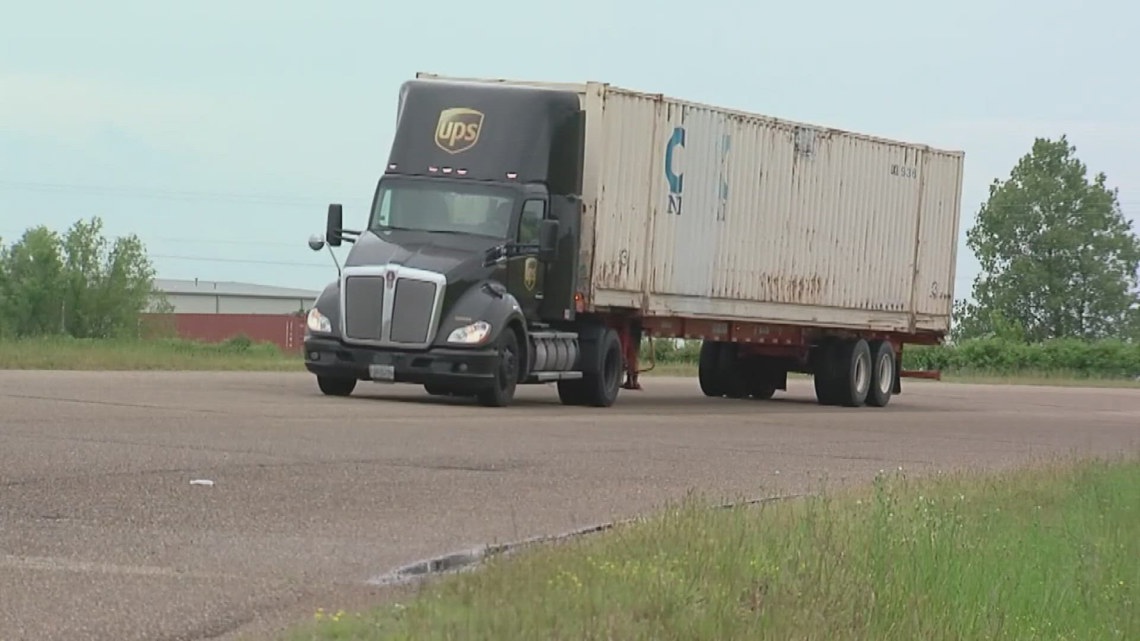 U.S Department of Transportation flags over 500 ‘sham’ CDL schools | How Arkansas is being affected