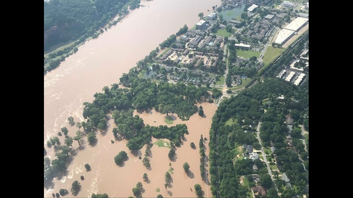 Lakefront homes in North Little Rock part of lake as floodwaters