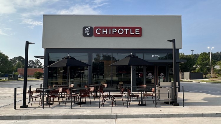 Chipotle opens new location in Little Rock