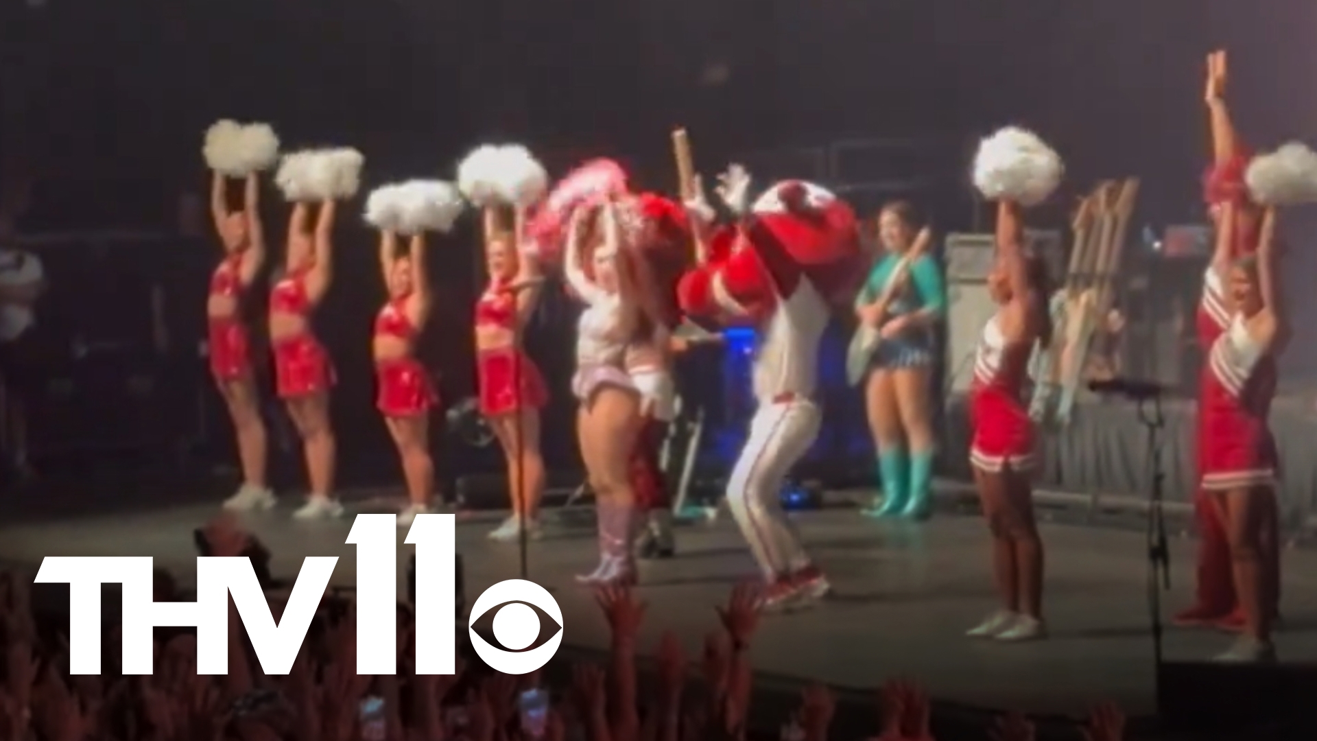 Chappell Roan honored the Arkansas Razorbacks during her Midwest Princess Tour, bringing the spirit team onstage and calling the Hogs at the Walmart AMP in Rogers.