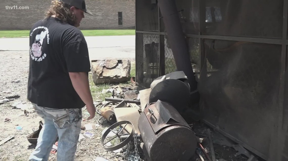 Car crashes into Three Sam's BBQ Joint - Vimarsana News