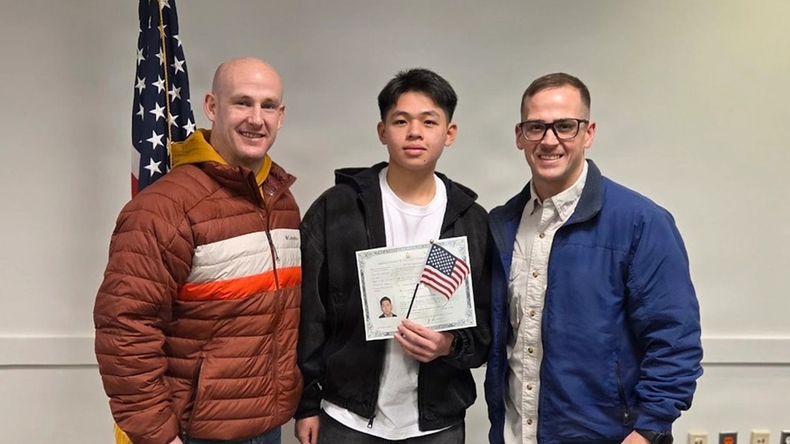 Arkansas guardsman from Vietnam earns US citizenship while serving