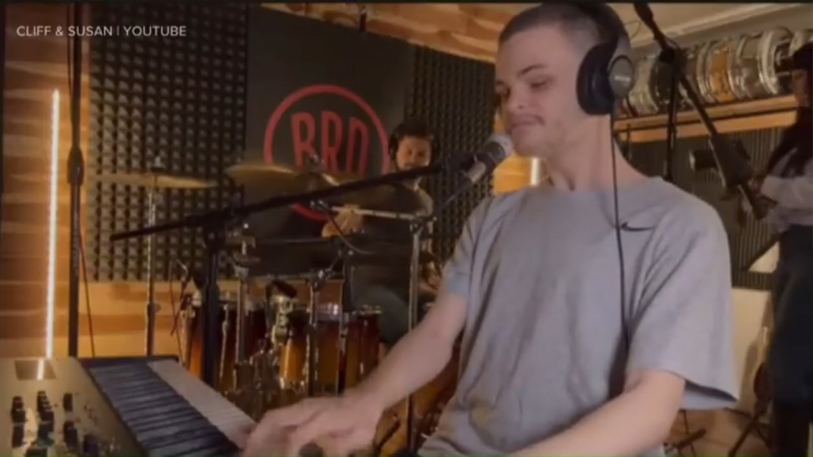 Community rallies behind blind musician after house fire