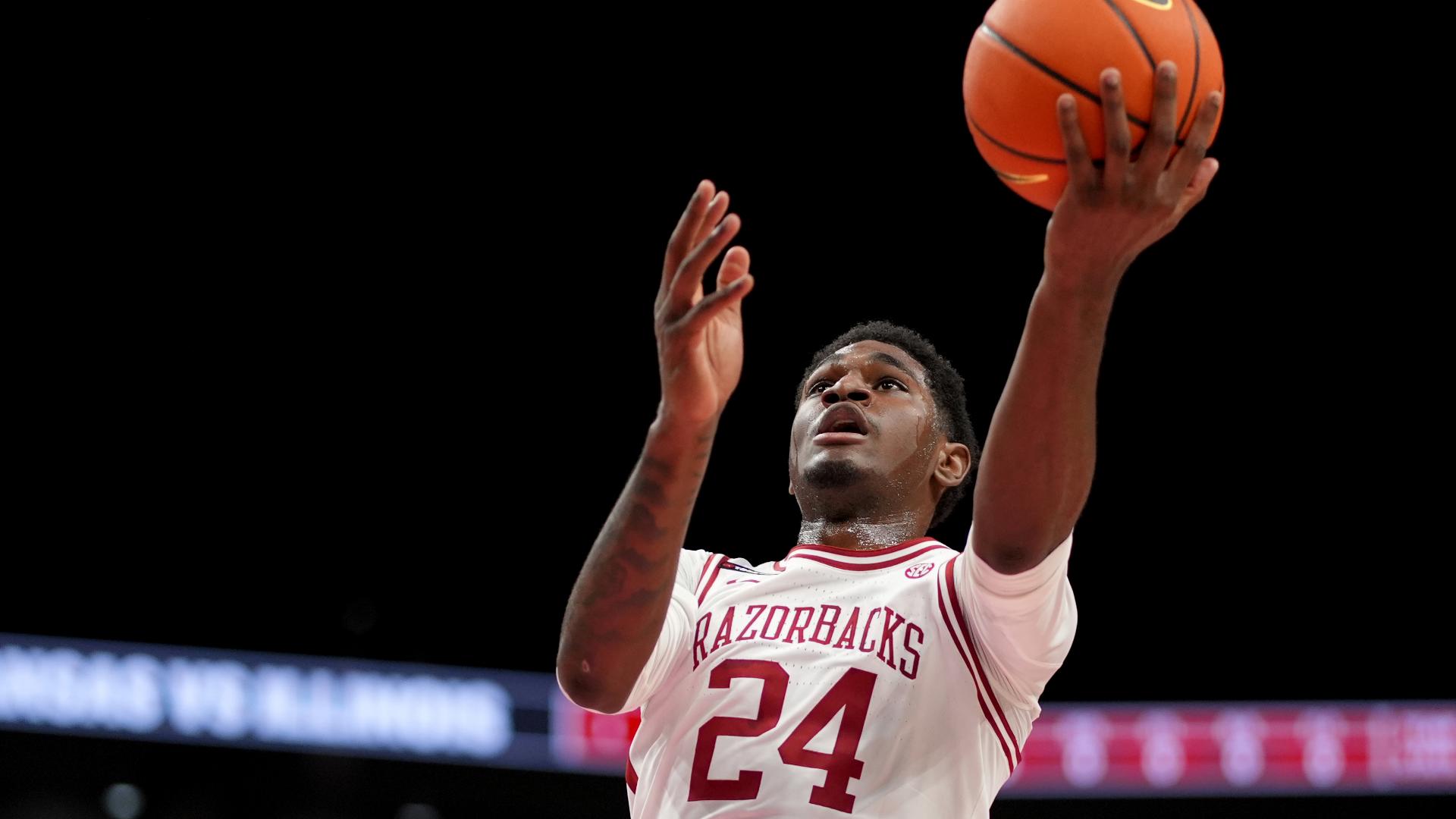 The Arkansas Razorbacks got off to a slow start and were never able to make up the deficit as the basketball team fell to Illinois, 90-77.