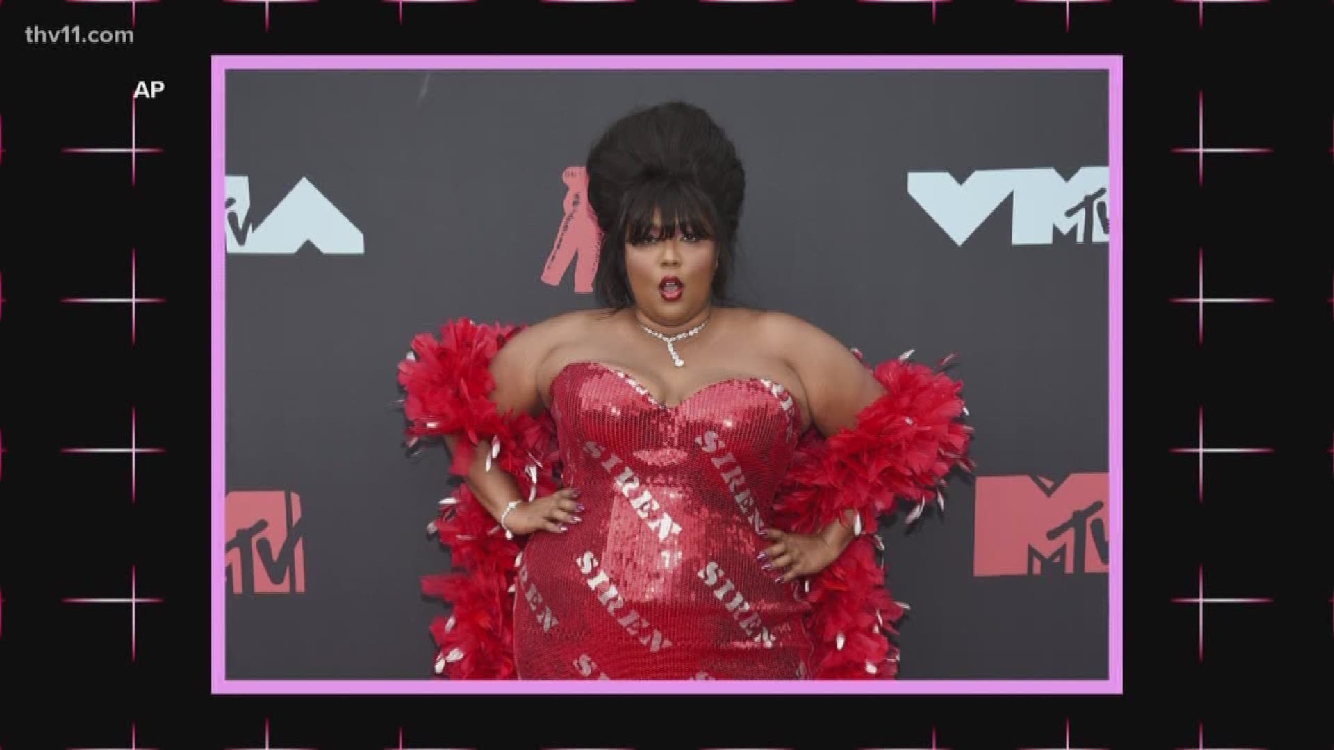 Lizzo's Teeny Tiny Bag Was The Brightest Star at the AMAs | TIME