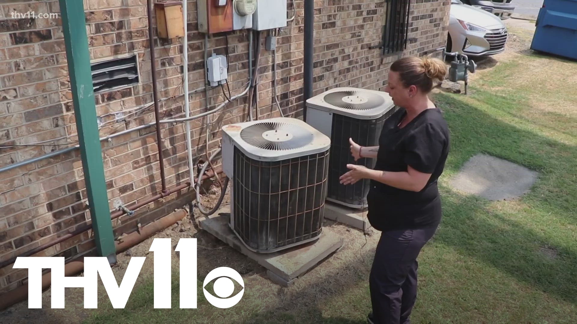 As the temperatures keep climbing, one North Little Rock veterinarian clinic has been left with an annoying and expensive problem after someone stole their a/c unit.