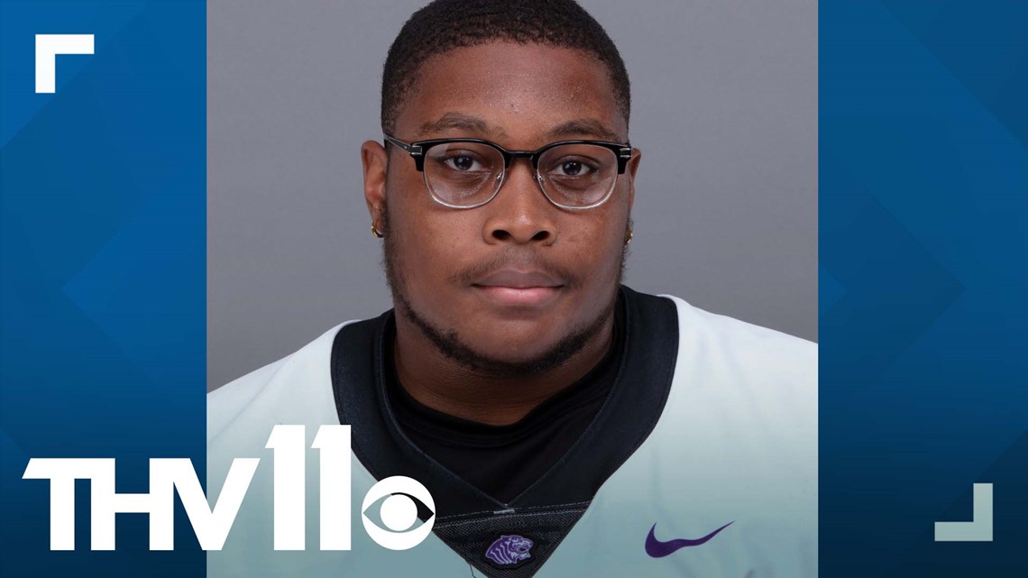Arkansas football player dies after sudden collapse