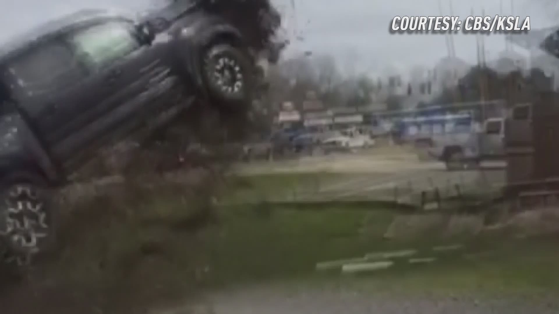 Dramatic footage of Louisiana car chase ends in crash