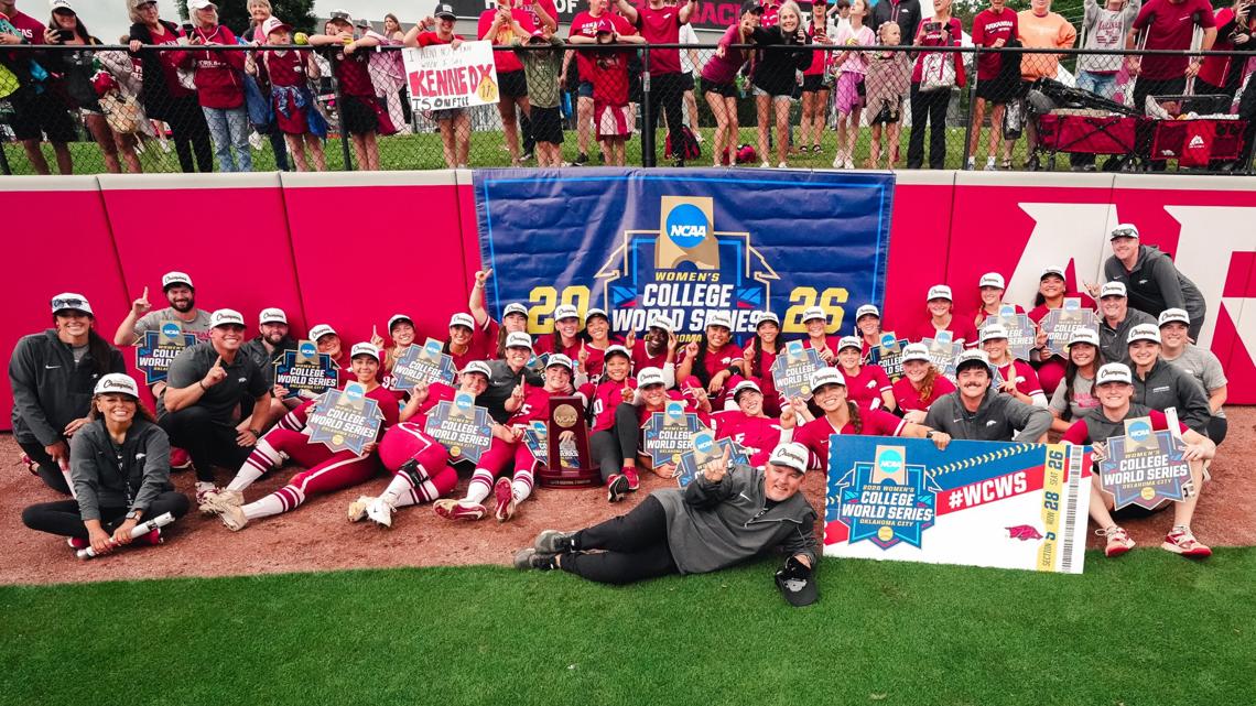 Arkansas advances to school’s first College World Series