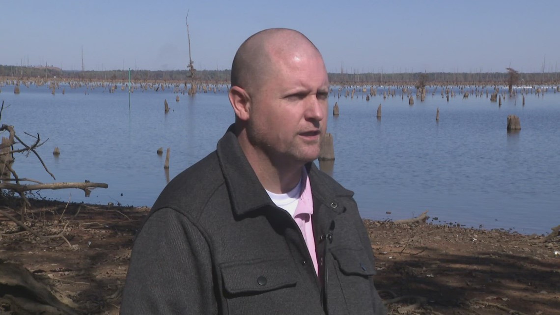 Arkansans 'treasure hunt' on Lake Conway - Vimarsana News