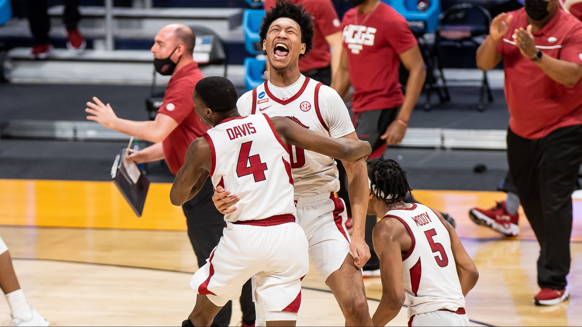 Arkansas advances to the Sweet 16 for the first time since 1996