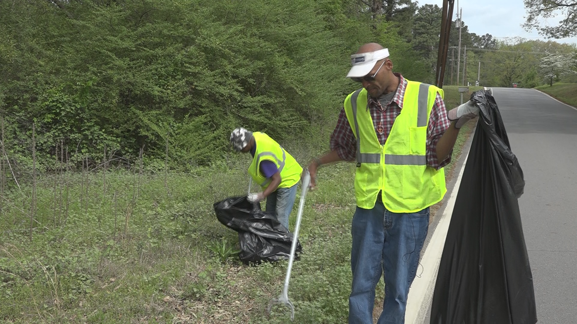 I M Giving Back And Making Money Homeless Begin Job Picking Up - i m giving back and making money homeless begin job picking up trash in little rock thv11 com