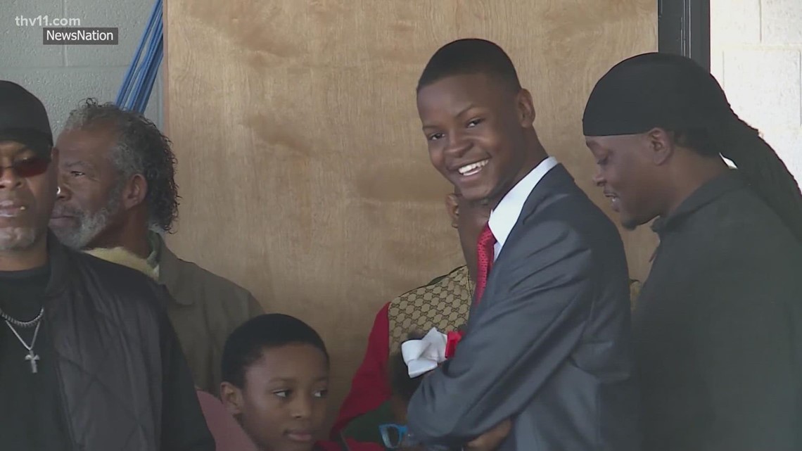 Earle, Arkansas, youngest Black mayor in America sworn in