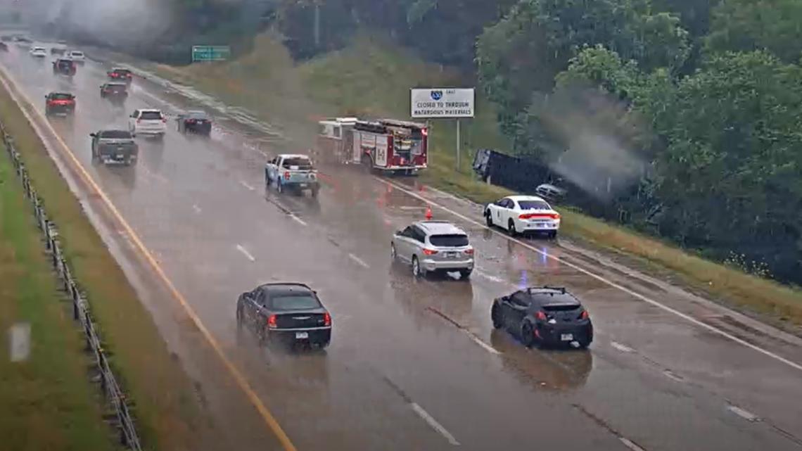 Traffic blocked on I-430 after car crash in Pulaski County