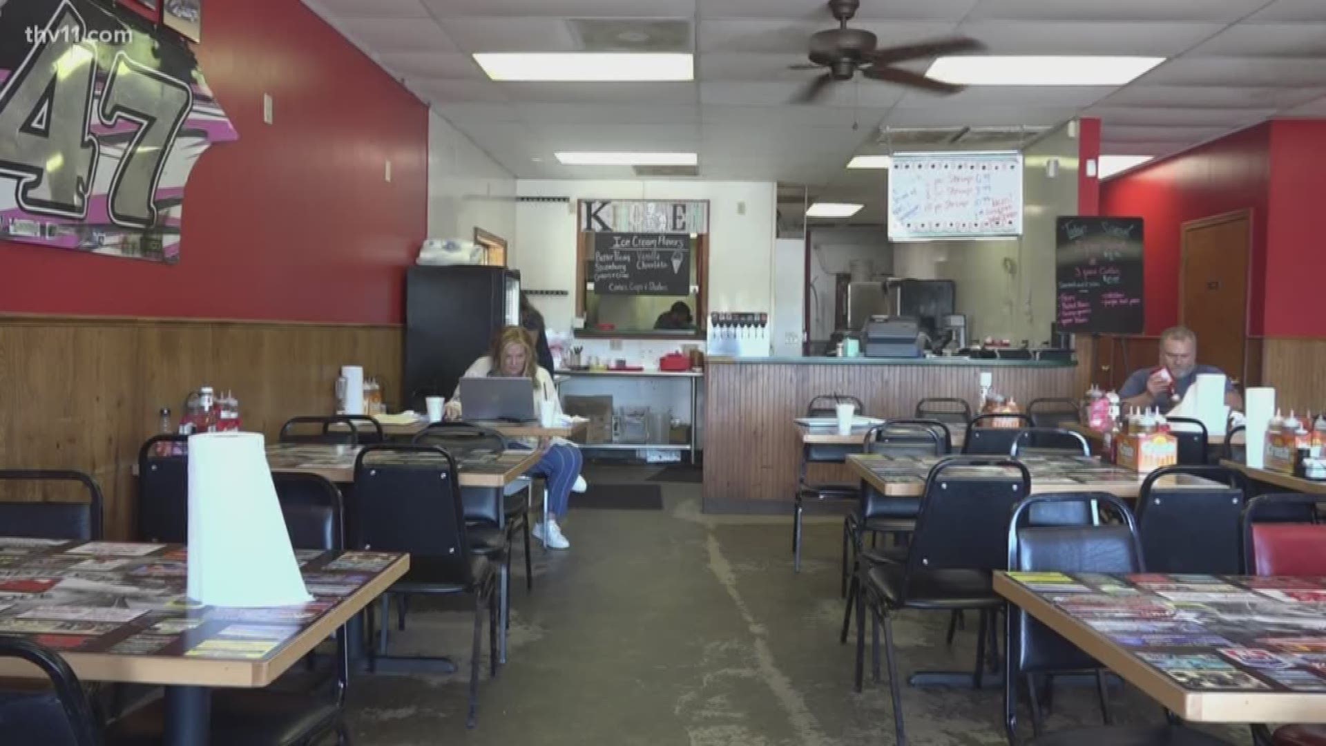 A popular barbecue restaurant in Searcy closed its doors one last time tonight.
