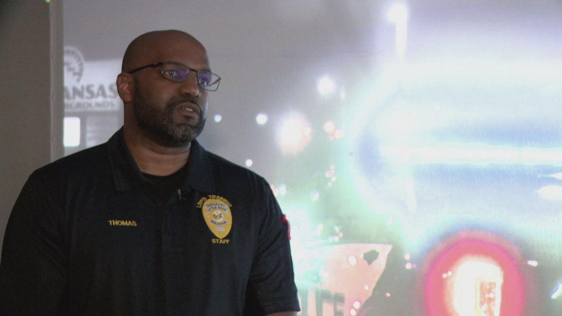 Simulation technology helping Little Rock police with de-escalation training