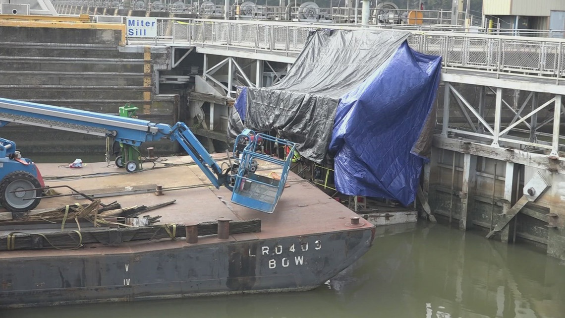 U.S. Army Corps works to repair damaged gate at Dardanelle Lock and Dam