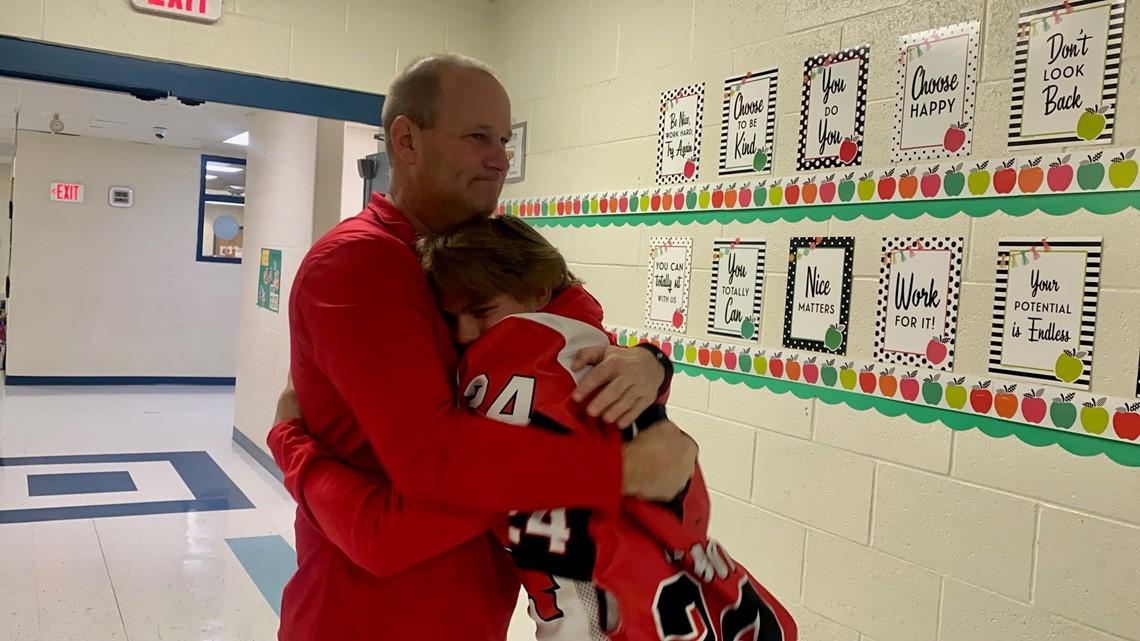 This Arkansas school thanks teachers with special jerseys - Vimarsana News