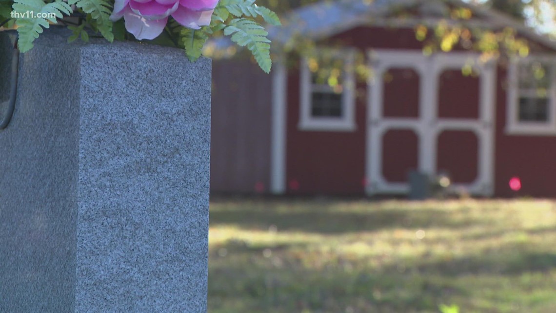 Residents upset after man tries living in Wrightsville cemetery - Vimarsana News