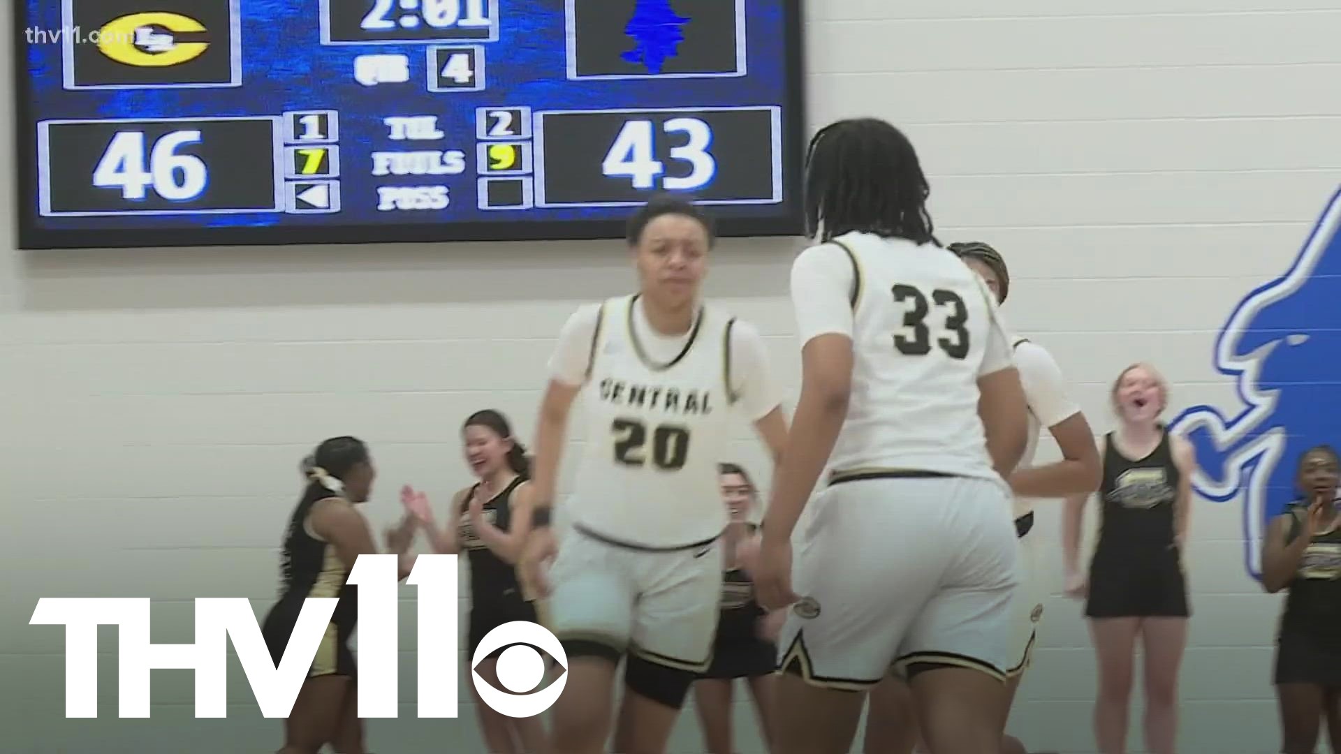 Little Rock Central edged out Rogers 53-48 in Rogers to start its run through the 6A Girls State Basketball Tournament.