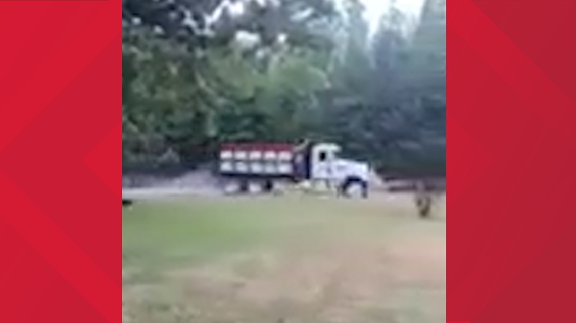 Arkansas man rams dump truck into police car - Vimarsana News