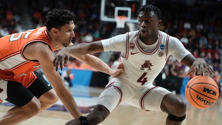 Arkansas holds off Illinois in first round of NCAA Tournament