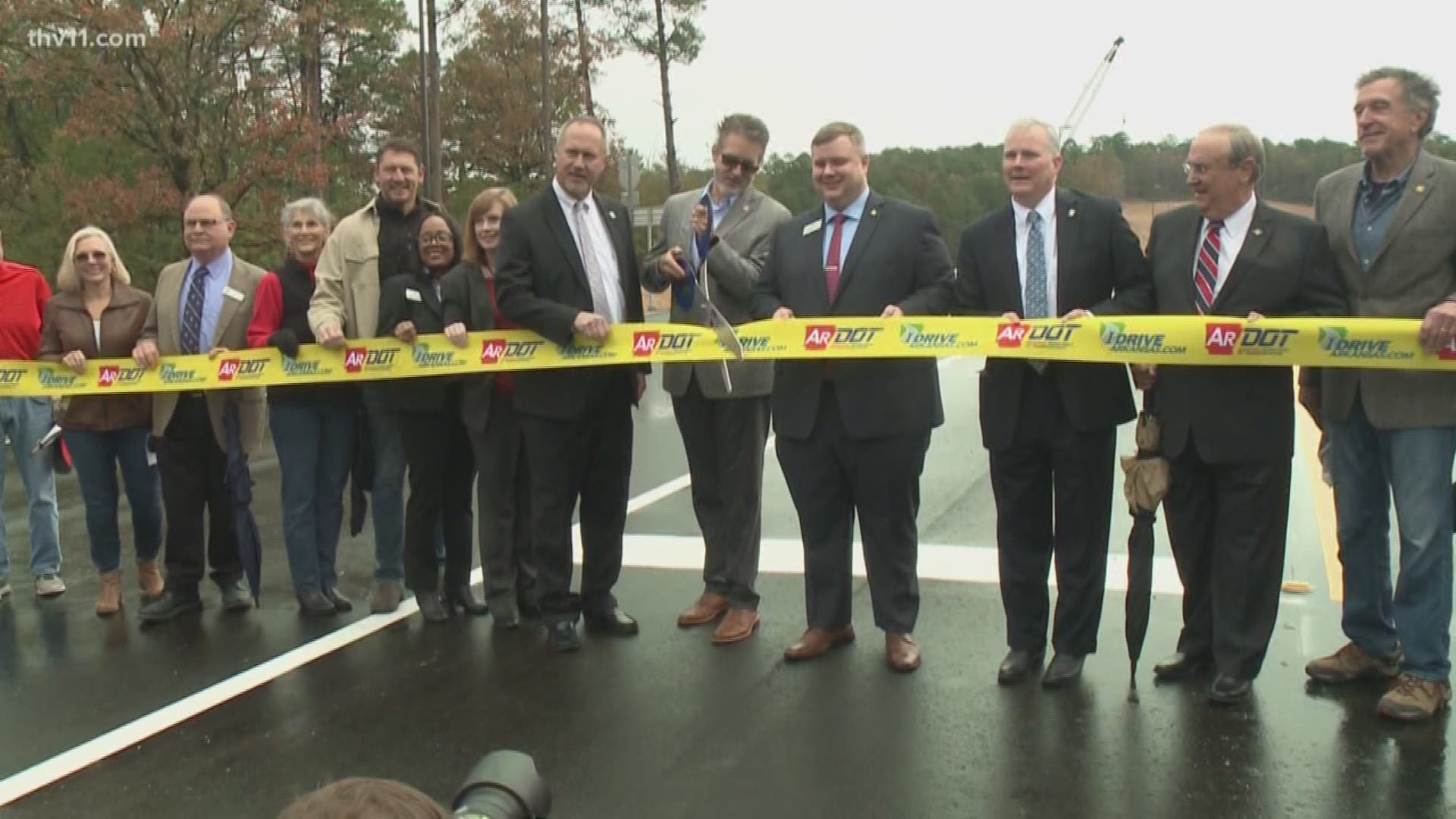 A troublesome traffic bottleneck is going away. There was a ribbon-cutting at the new Exit 146 in Maumelle today, although it didn't open as scheduled.