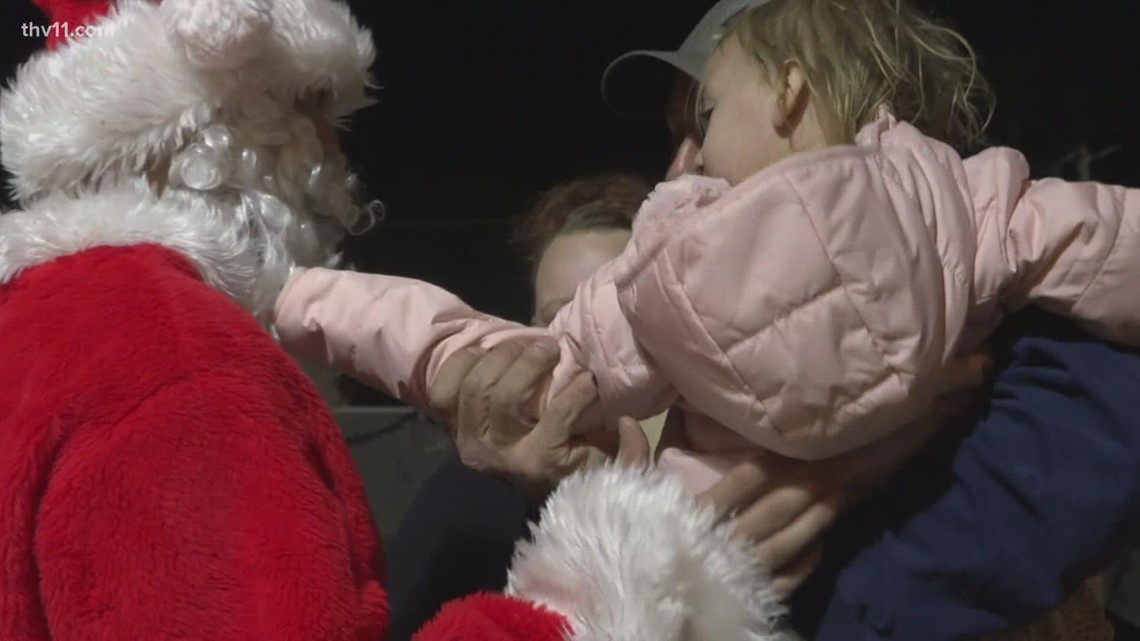 Pine Bluff residents gather for annual Christmas tree lighting - Vimarsana News