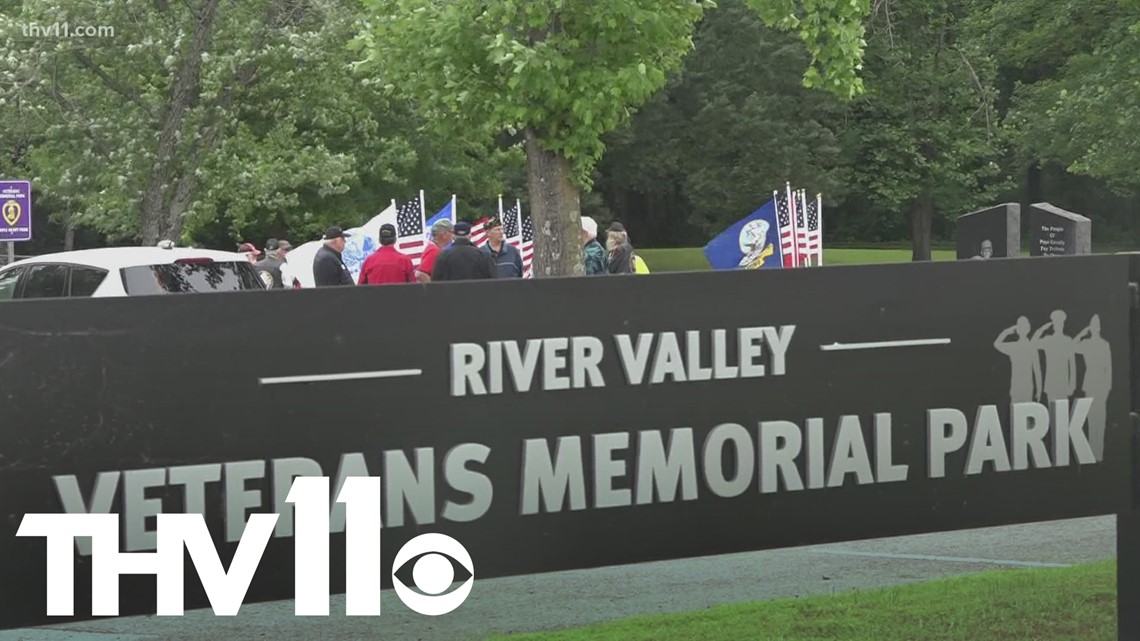 Cross country motorcyclists honor Arkansas veterans while traveling to Washington, D.C.