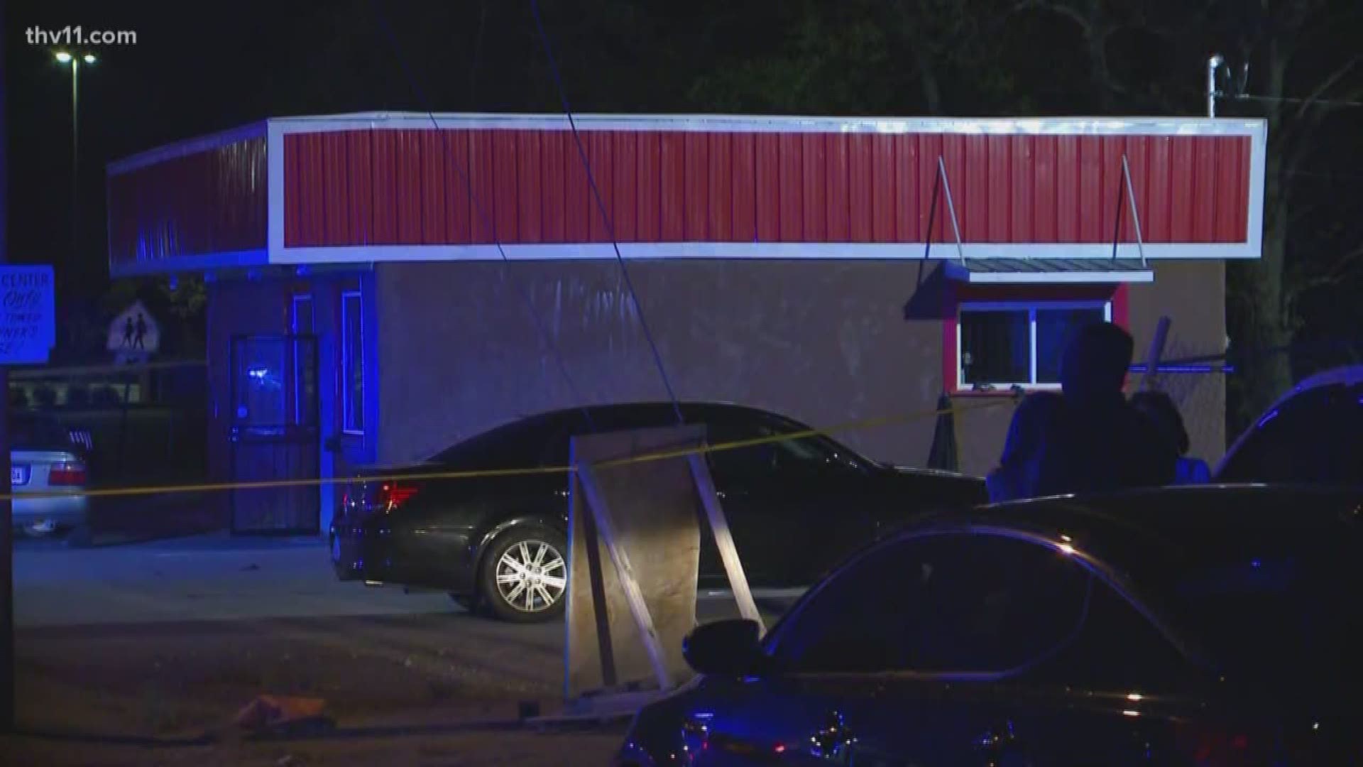Little Rock police are investigating the shooting death of a man found in a parking lot on Mabelvale Pike.