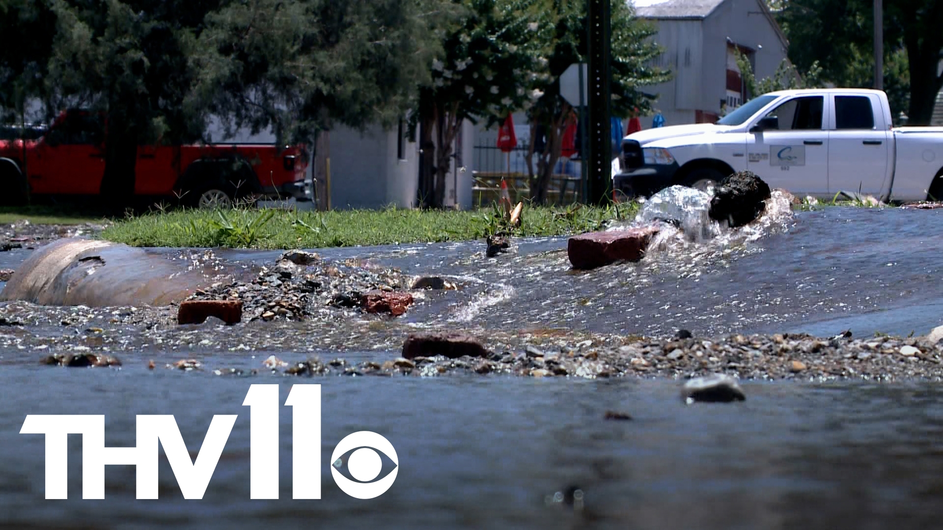 According to reports, a pipe leak is causing water to spill onto the interstate near the Broadway exit on I-630 in downtown Little Rock.