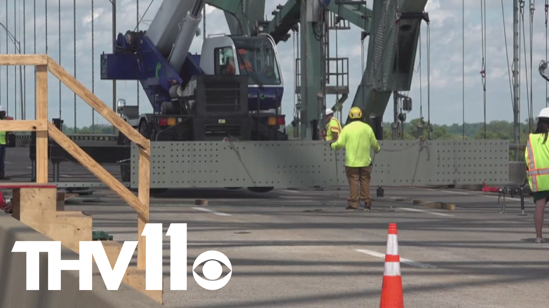 Nearly 2 months after spotting a huge crack on the I-40 bridge over the Mississippi River, crews have finally removed the cracked beam and begin phase two of repairs