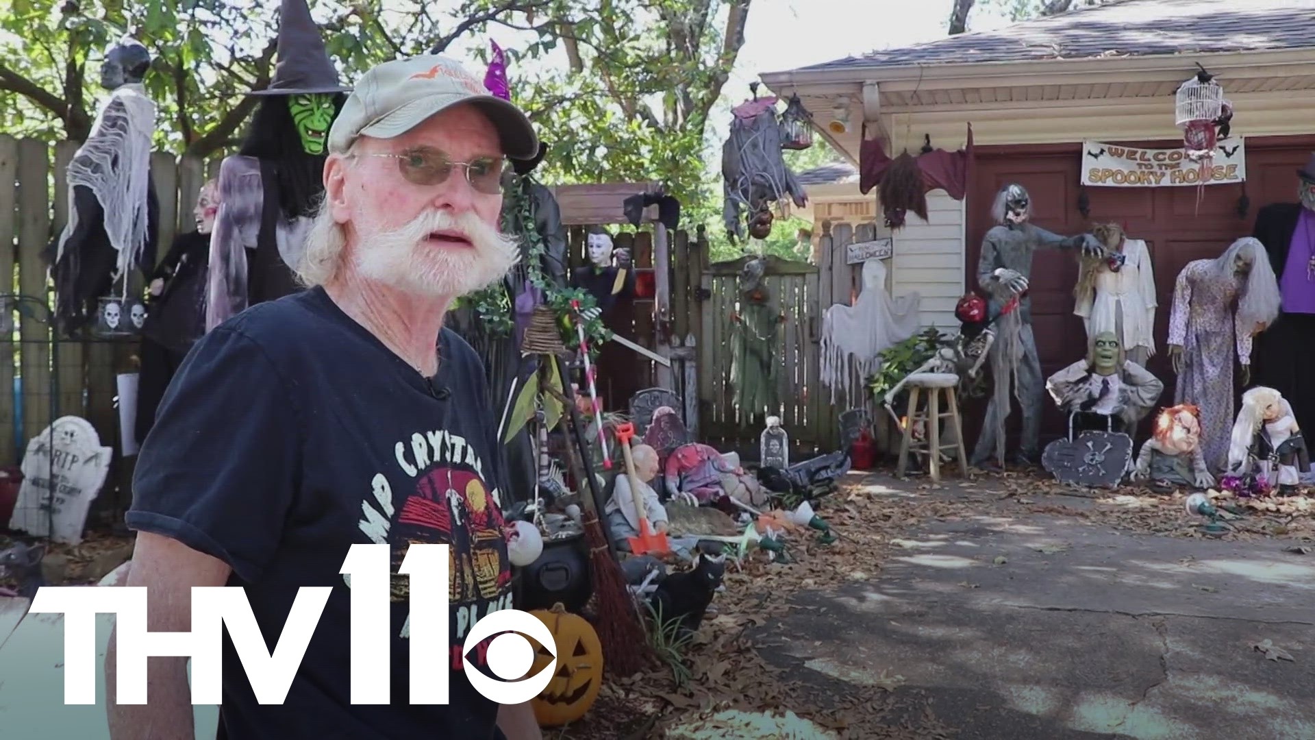 Thief steals Halloween decor from Little Rock display