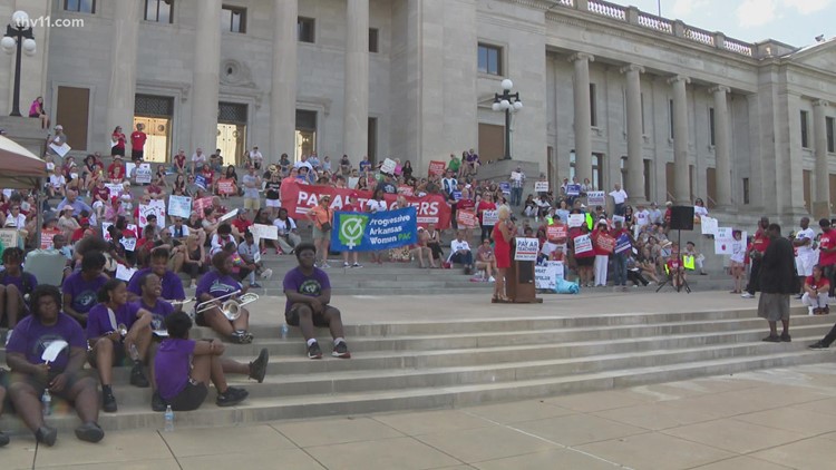 Arkansas teachers rally for pay raises from lawmakers