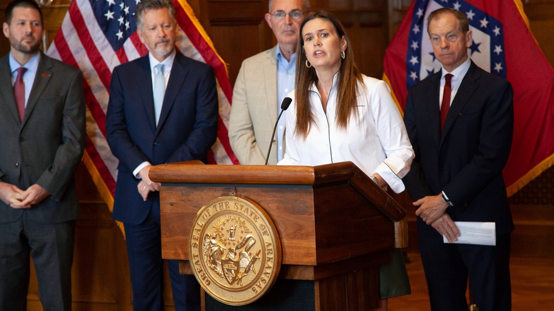 Arkansas governors' $19,000 lectern remains out of sight - Vimarsana News