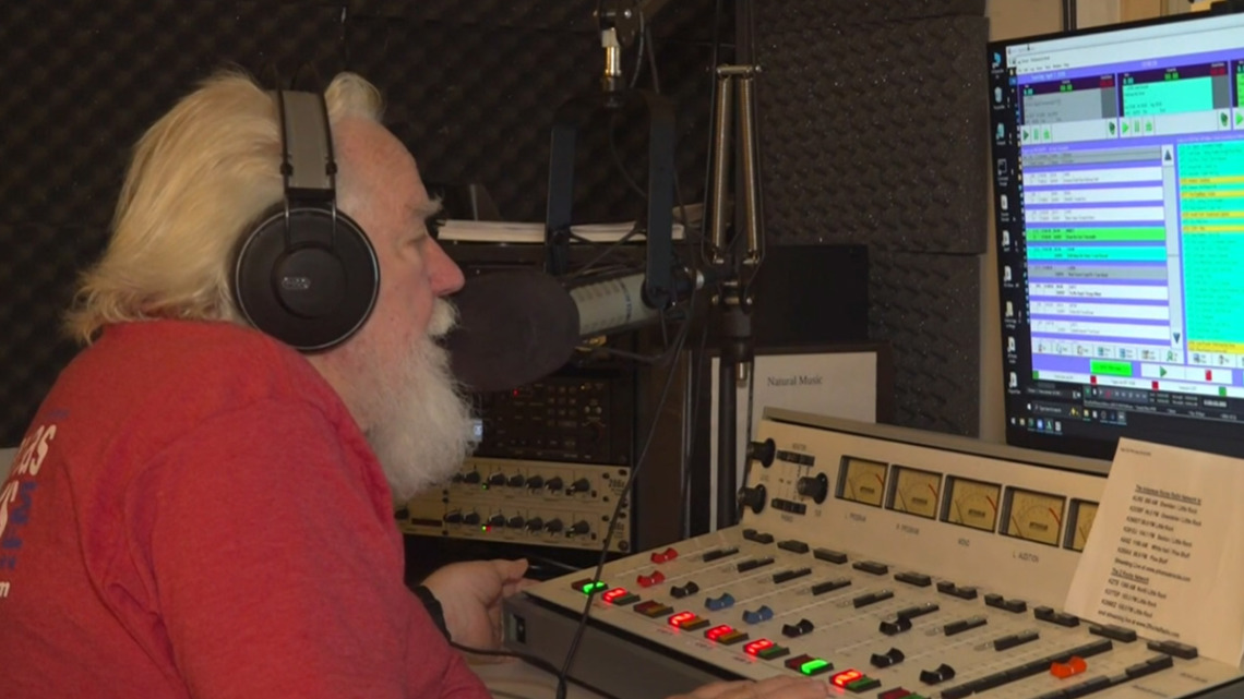 Arkansas radio legend shares behind-the-mic look into his decades-long career
