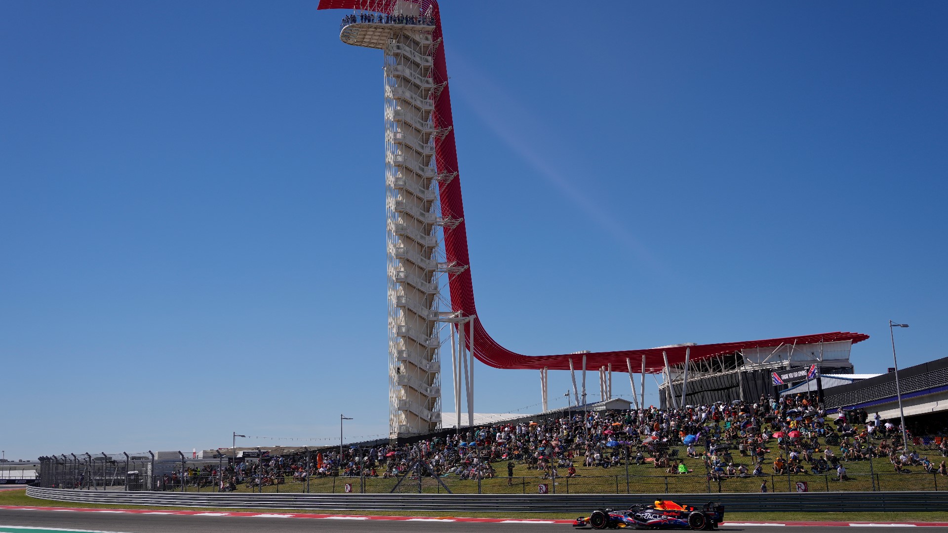 Thousands of F1 fans started packing the Circuit of the Americas early Friday morning for a weekend full of races and live music.
