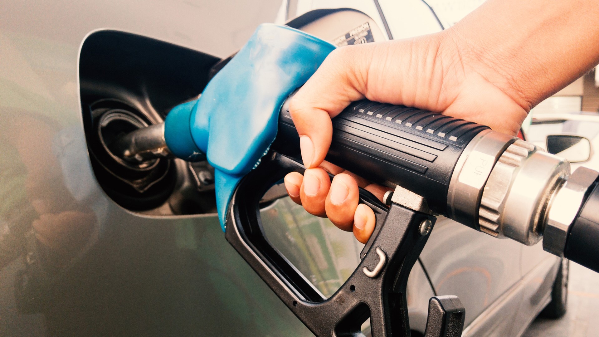 Experts say gas prices should decrease by 13 cents a gallon.