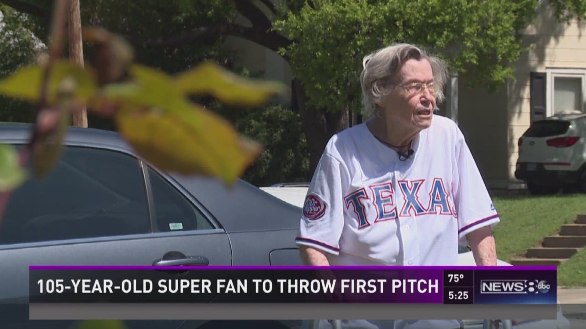 Mariners superfans throw out first pitch