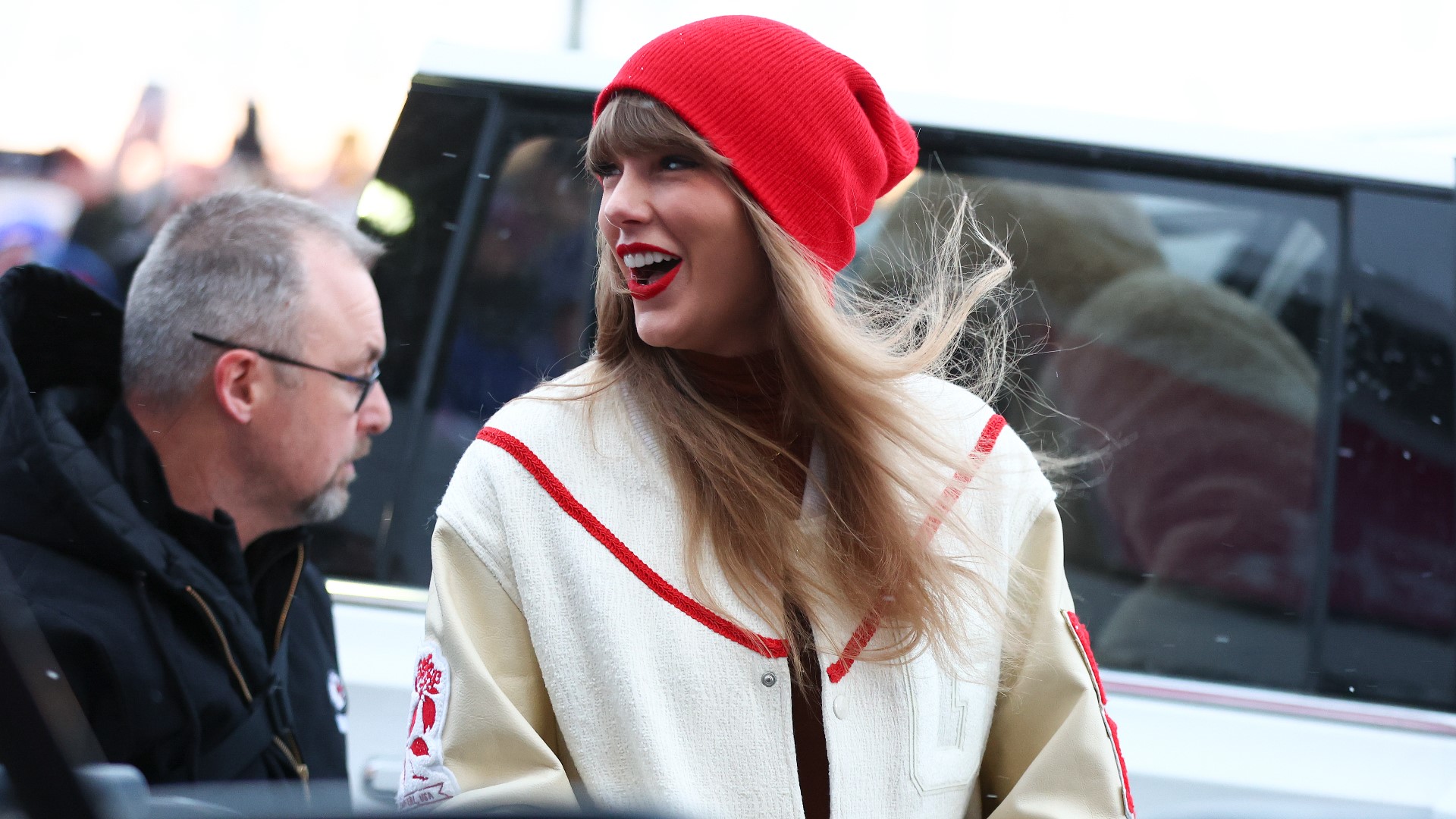 Taylor Swift arrives at Buffalo airport, departs for Buffalo Bills playoff game in Orchard Park.