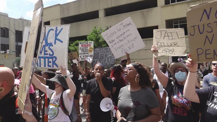 UPDATES | Jayland Walker bodycam video released; Akron officials issue curfew following Sunday night's protests