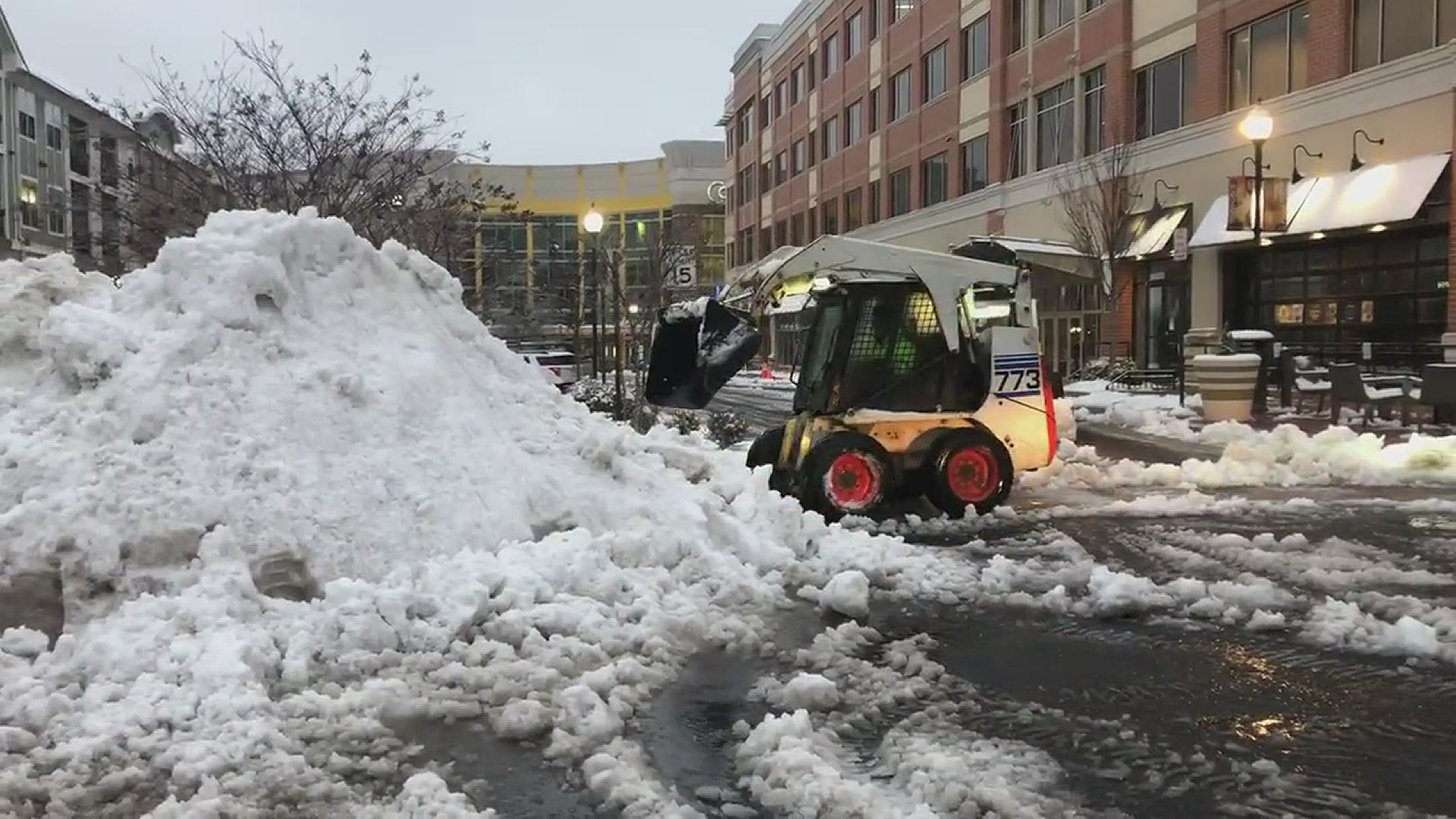 Clearing Snow At Village At Leesburg Thv11 Com