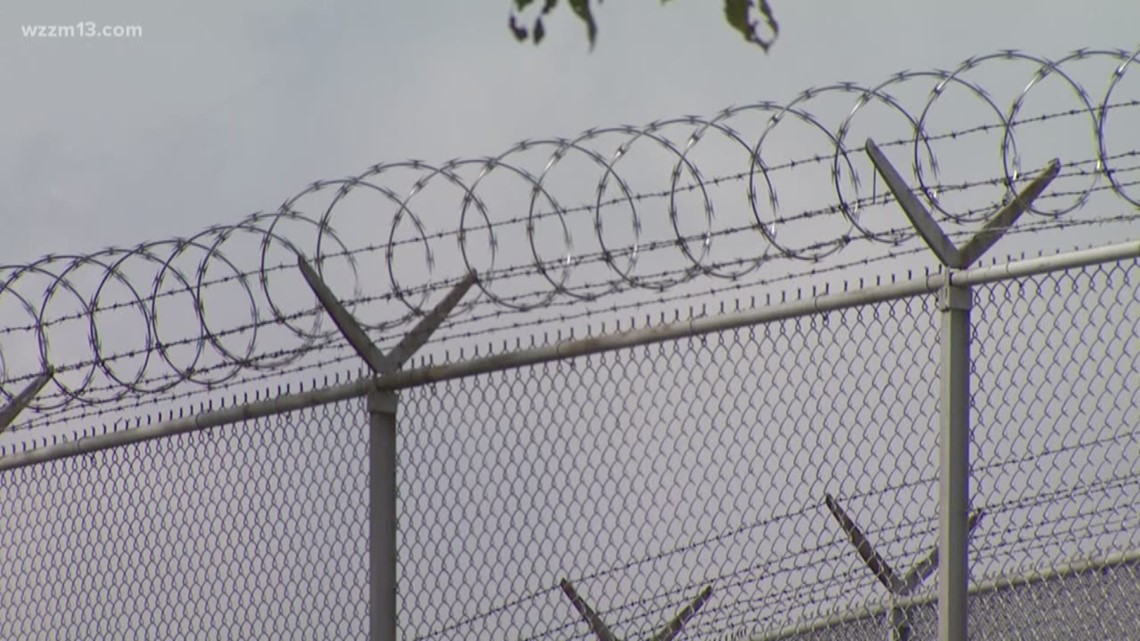 Whitmer says no plans for early release of prisoners